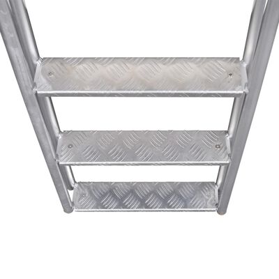 Escada, com degraus antiderrapantes, estrutura de aluminio