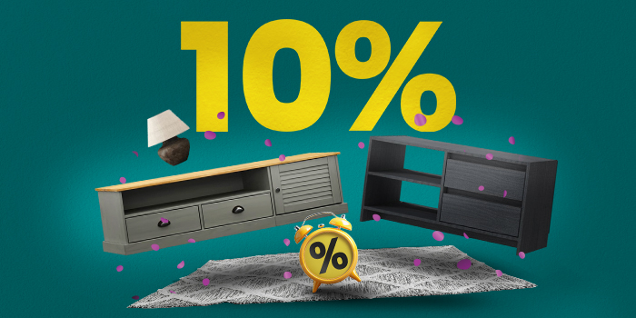 Banner com dois móveis de TV, tapete e despertador com texto amarelo grande “10%”.